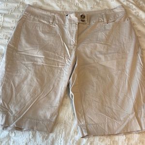NWOT Tommy Hilfiger khaki bermunda shorts 14
